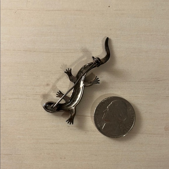 Black Lizard Pin - Picture 2 of 2